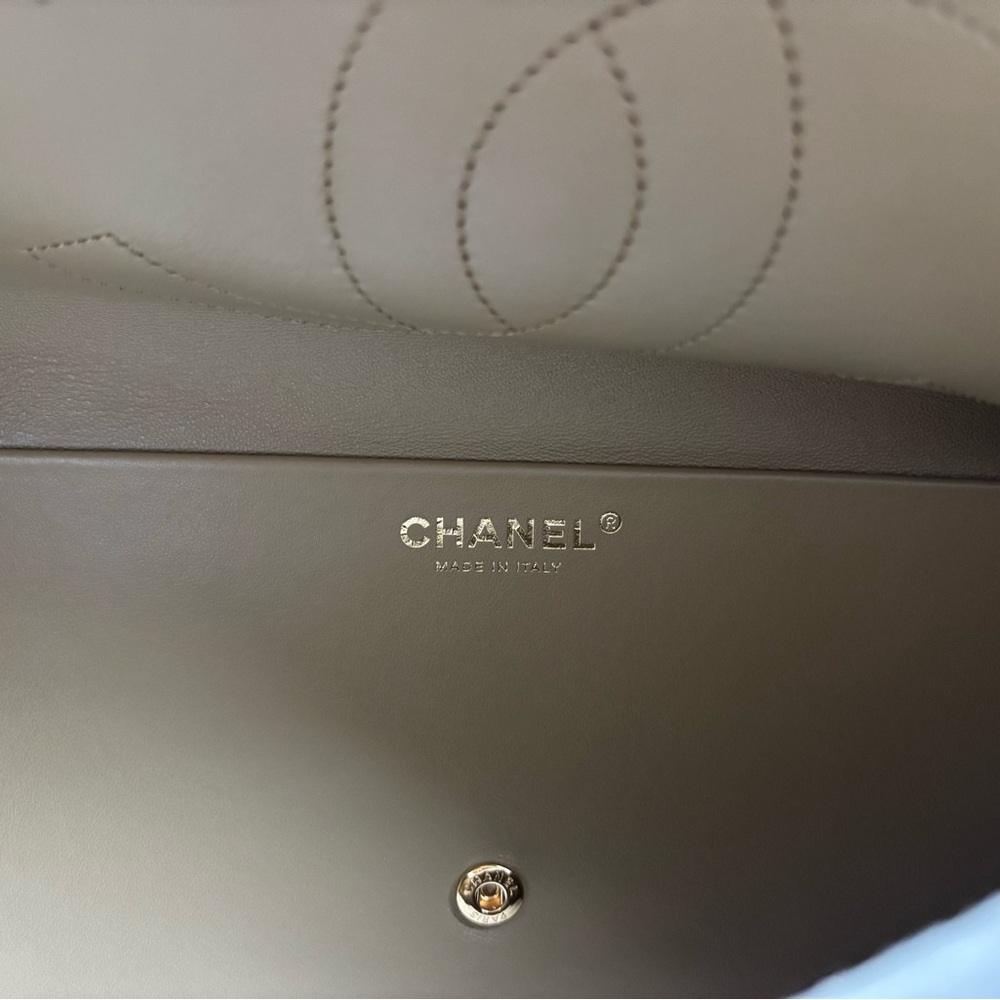 CHANEL maxi flap suede 2026 NEW - Picture 8 of 16